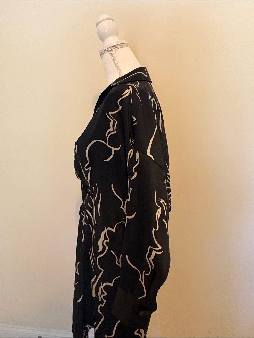 Zara Black Dress with White Abstract Line Print - Picture 3 of 4